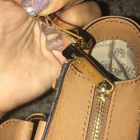 Micheal Kors Crossbody Bag - Picture 3 of 3